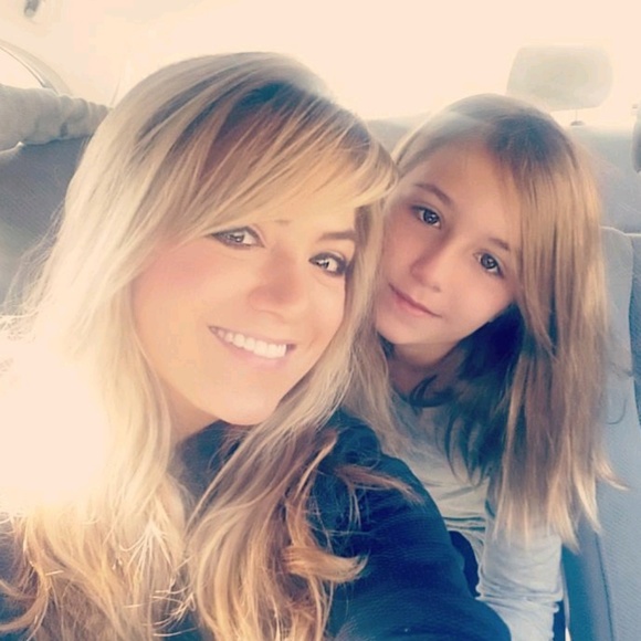 Meet your Posher! - Picture 2 of 5